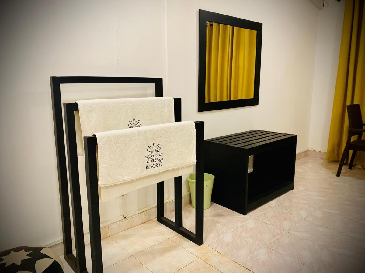 Abhaya Resorts Anuradhapura Buitenkant foto