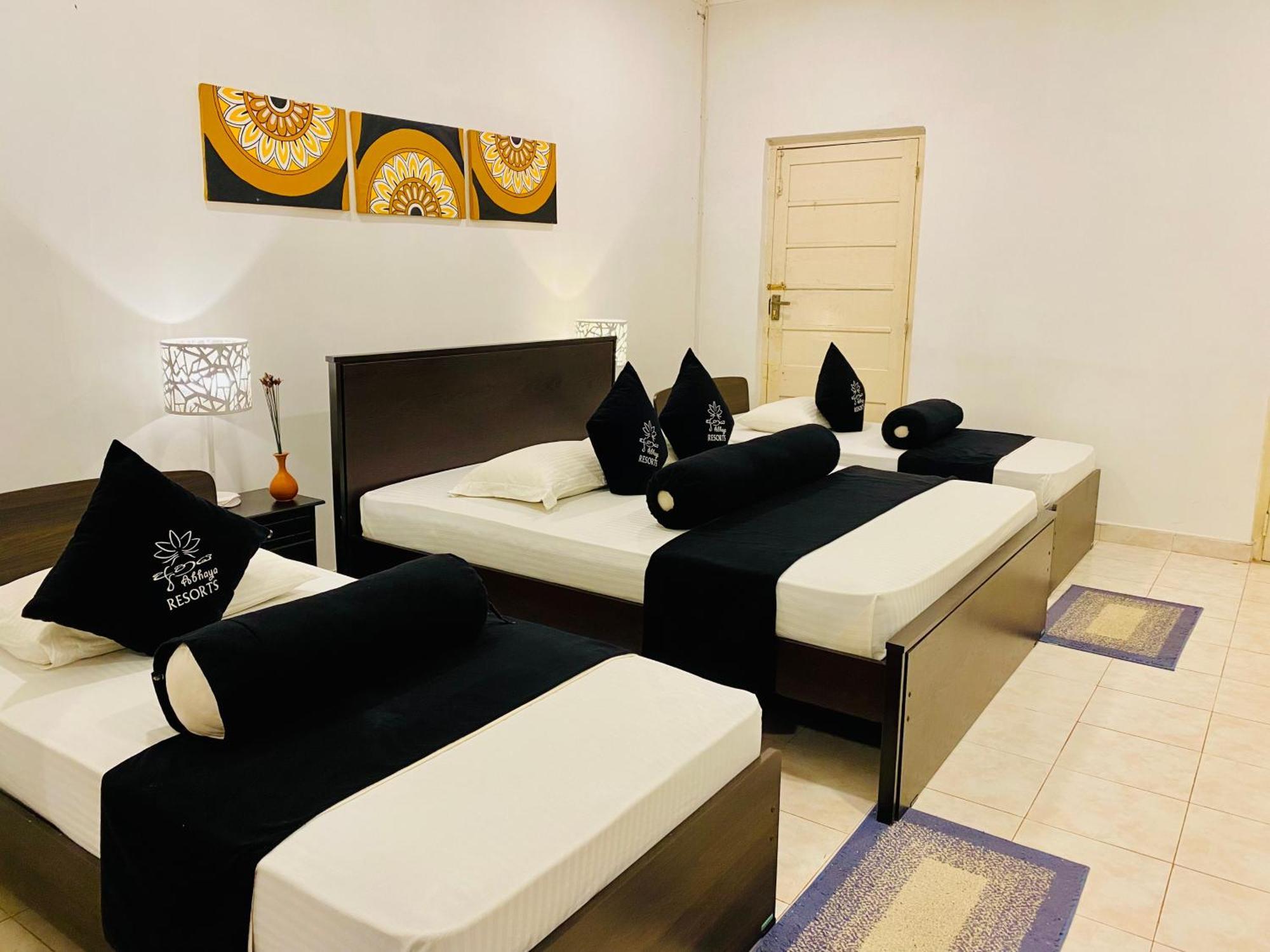 Abhaya Resorts Anuradhapura Buitenkant foto