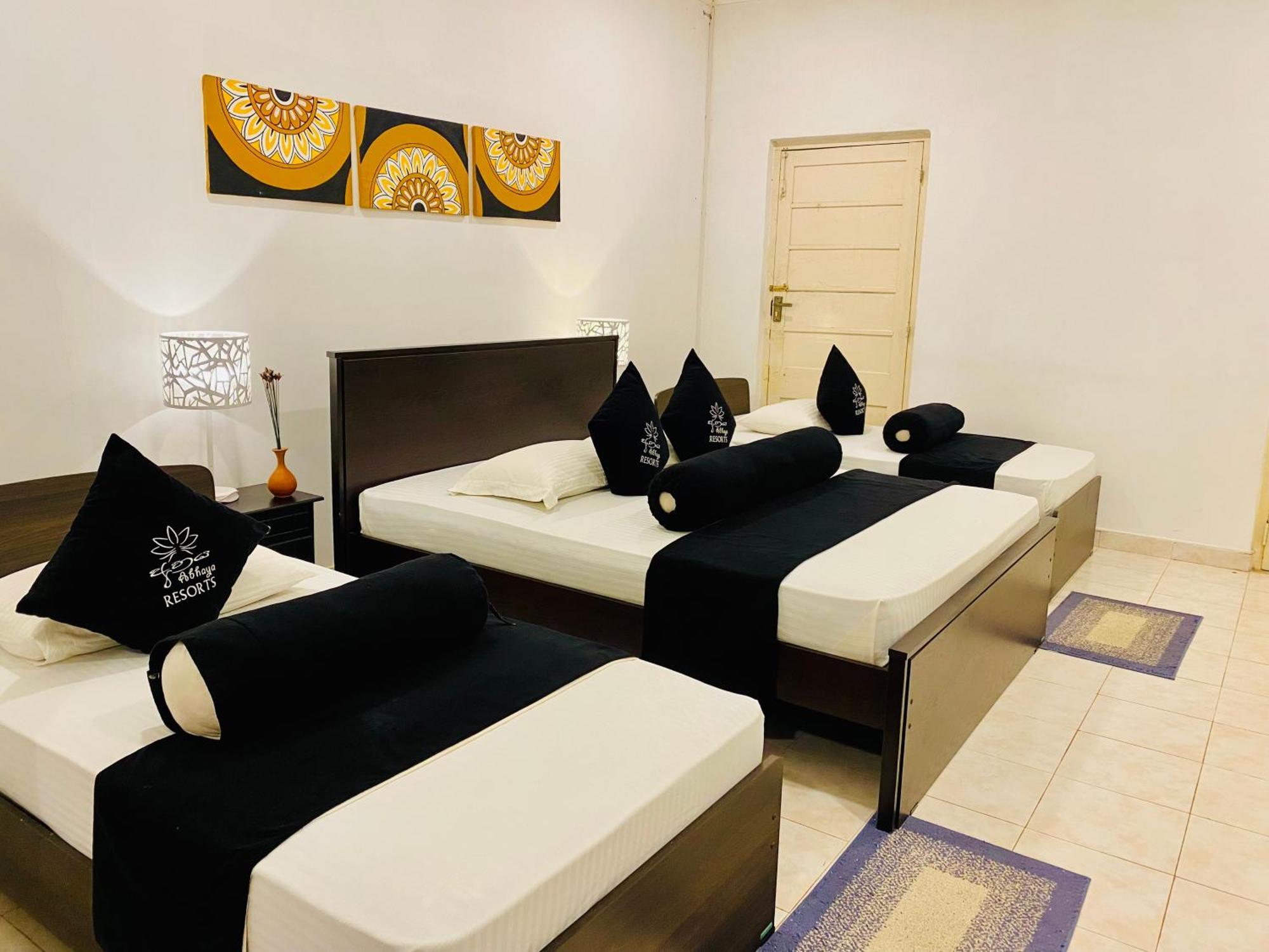Abhaya Resorts Anuradhapura Buitenkant foto